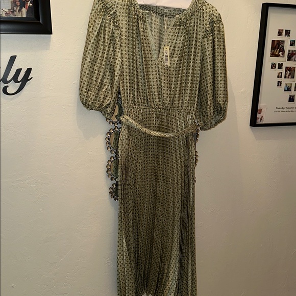 Max Studio Satin Puff Sleeve Midi Midi Dress NWT Size Small - Picture 3 of 6